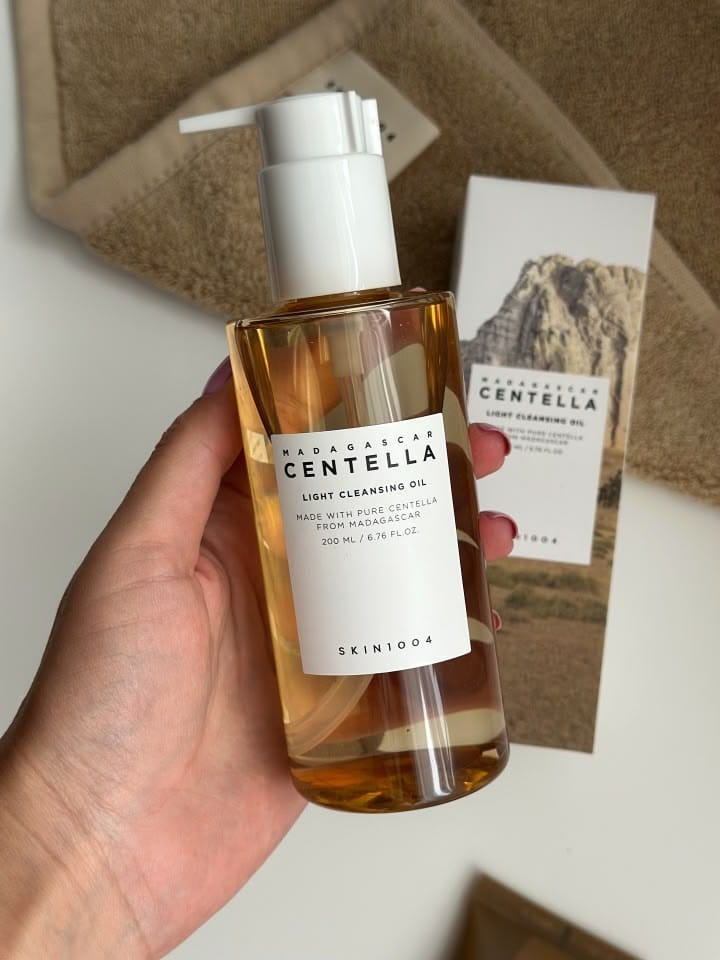 Centella Light Cleansing Oil SKIN1004